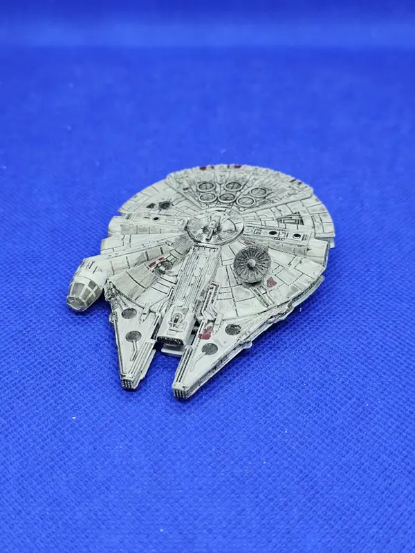 Faucon Millenium Star Wars Vaisseaux Atlas Lucasfilm Miniature Métal 9 cm